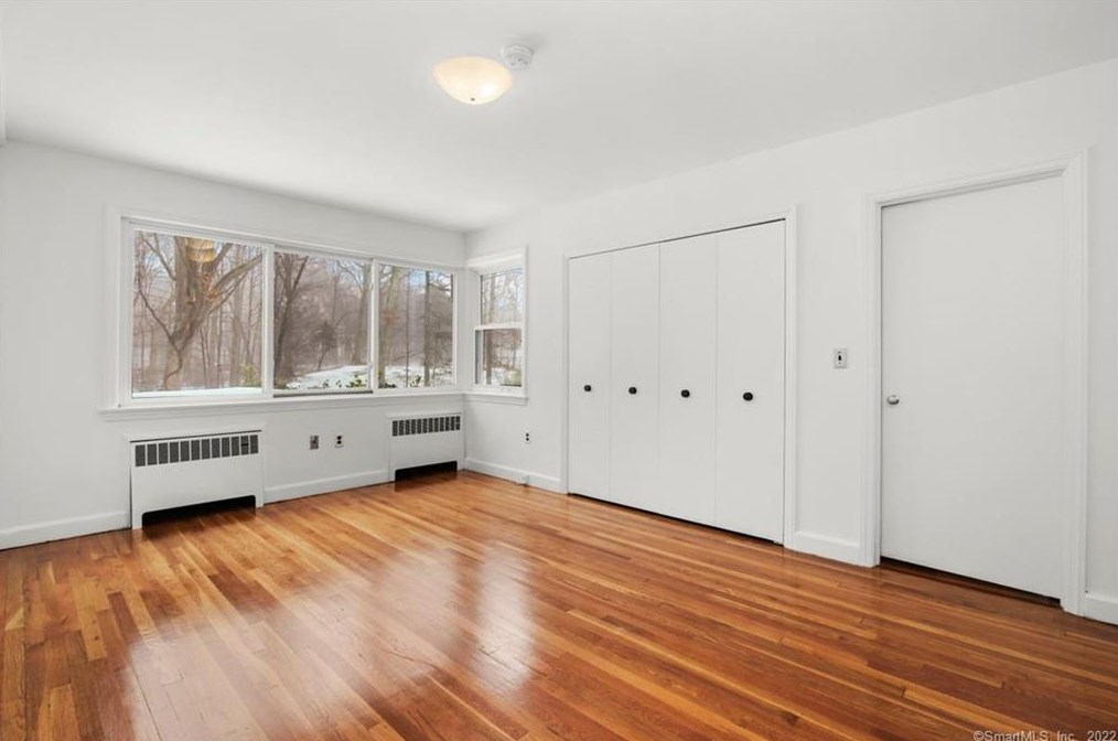 2100 St, Fairfield CT 06824-1739 exterior