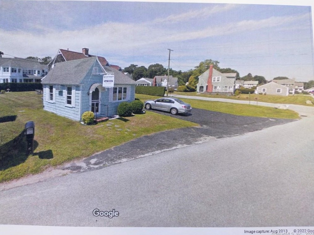 19 E Shore Dr, Niantic, CT 06357