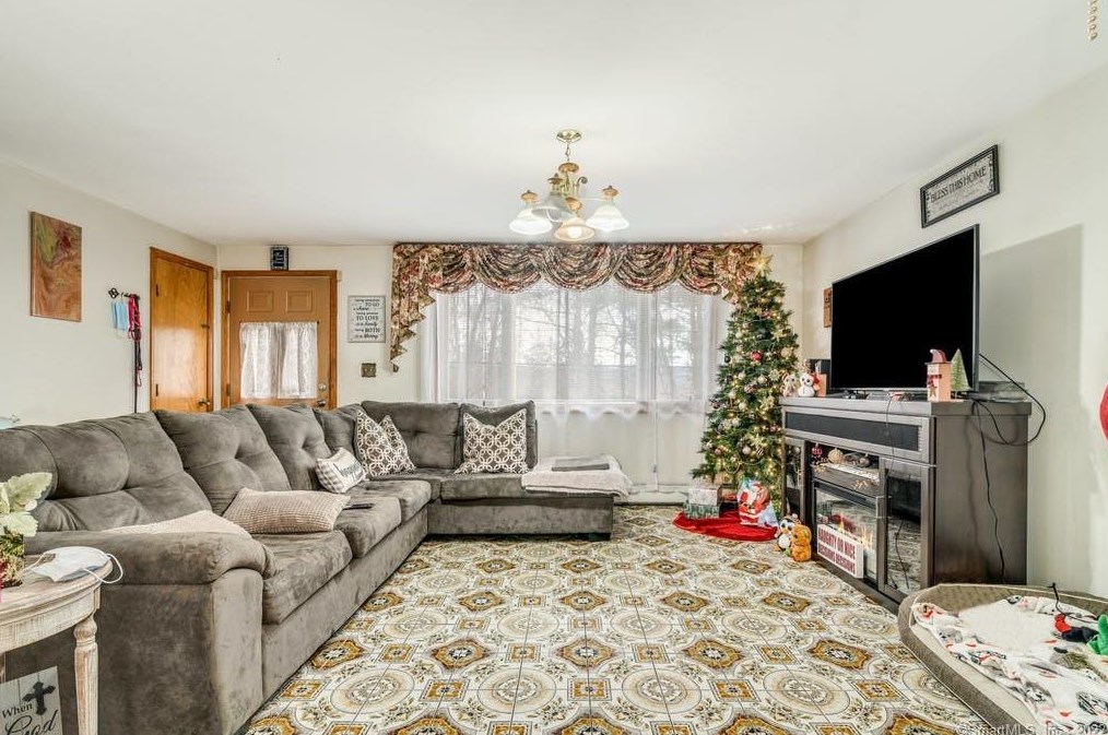 102 Emmett Ave, Derby CT  06418-1232 exterior