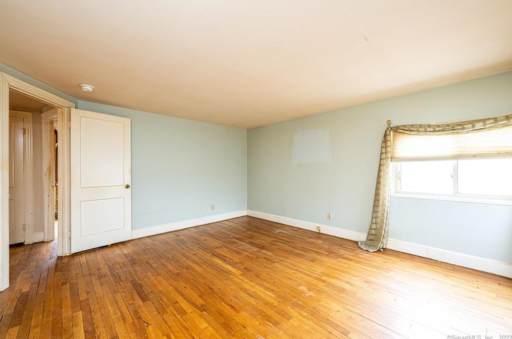 140 Lakeview Ter, New Haven CT 06515-1813 exterior