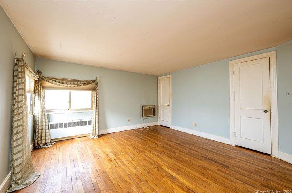 140 Lakeview Ter, New Haven CT 06515-1813 exterior