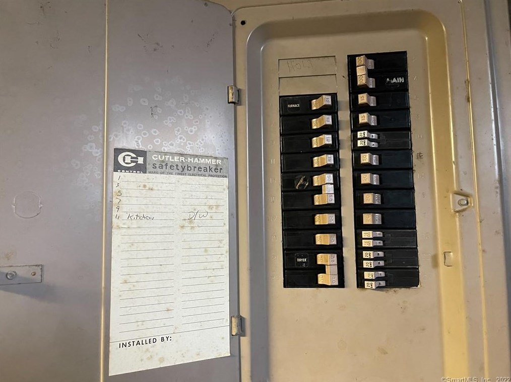 140 Lakeview Ter, New Haven CT 06515-1813 exterior