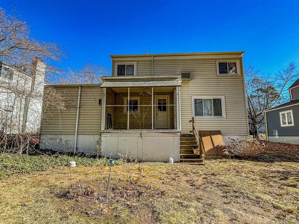 140 Lakeview Ter, New Haven CT 06515-1813 exterior