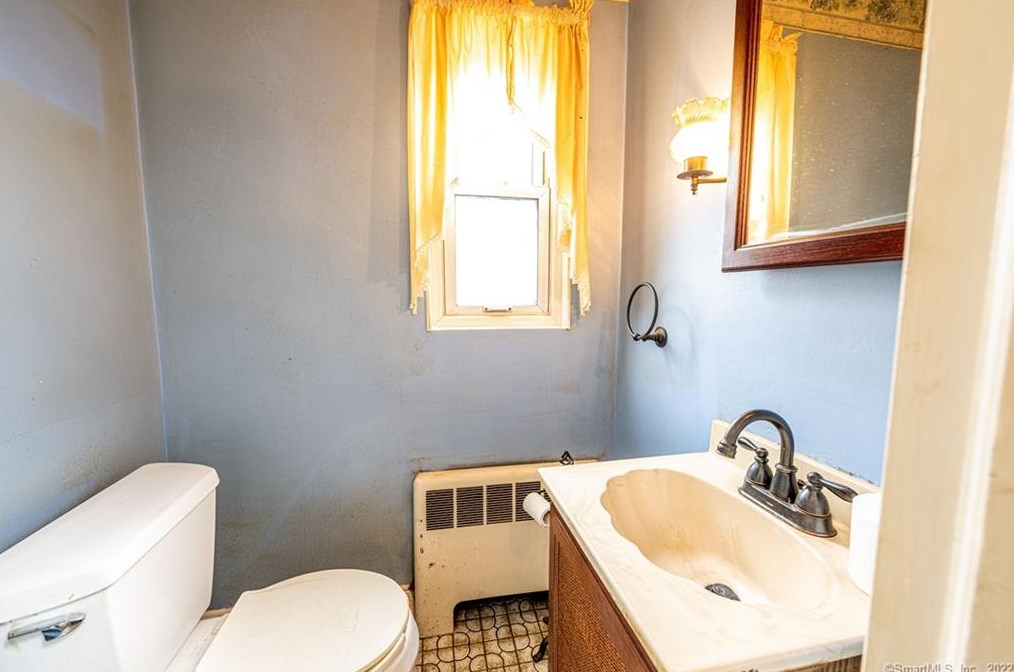 140 Lakeview Ter, New Haven CT 06515-1813 exterior