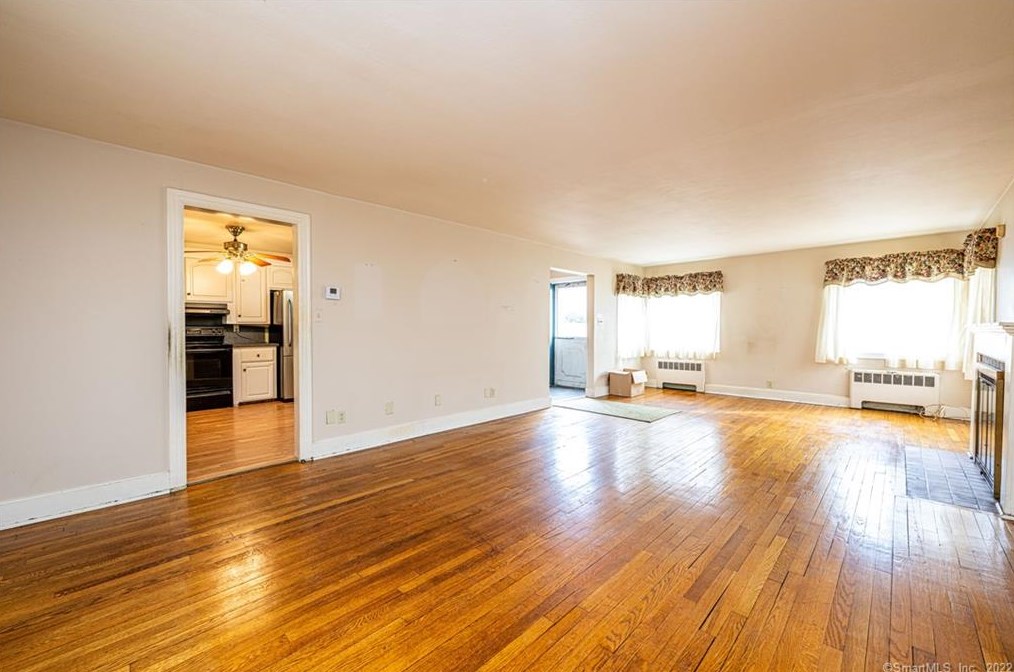 140 Lakeview Ter, New Haven CT 06515-1813 exterior