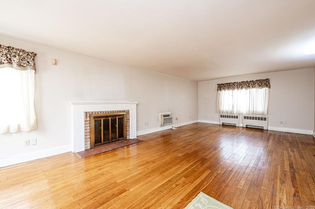 140 Lakeview Ter, New Haven CT 06515-1813 exterior