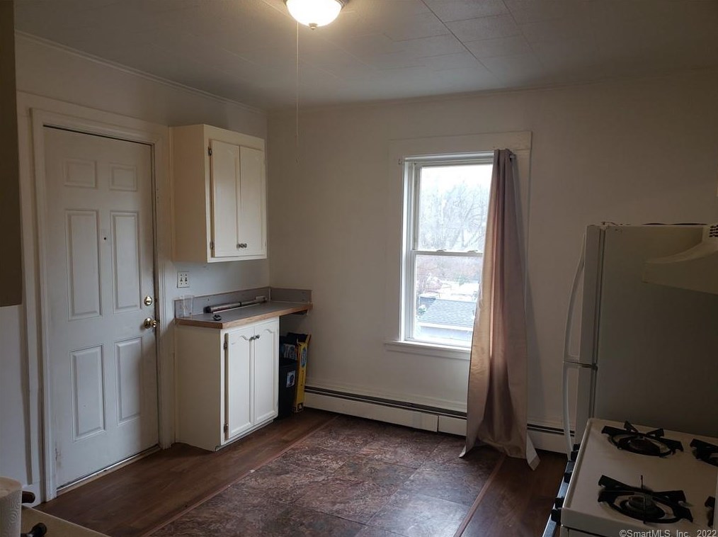 56 2nd St, Vernon CT  06066-3824 exterior