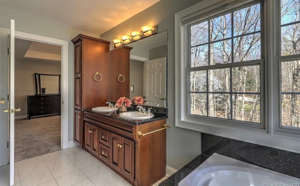 43 Kachina Way, Madison CT 06443 exterior