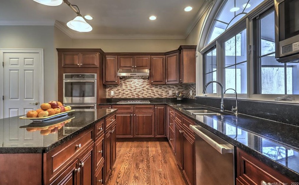 43 Kachina Way, Madison CT 06443 exterior