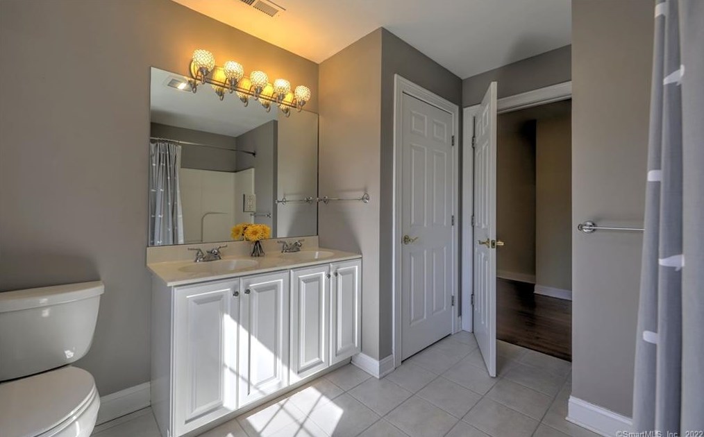 43 Kachina Way, Madison CT 06443 exterior