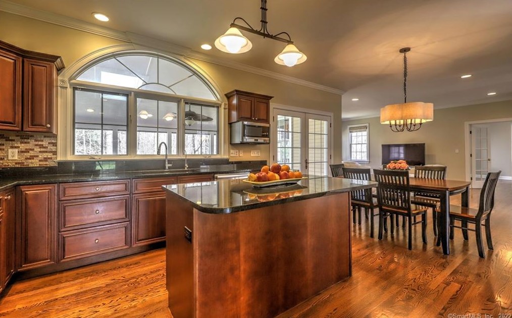 43 Kachina Way, Madison CT 06443 exterior