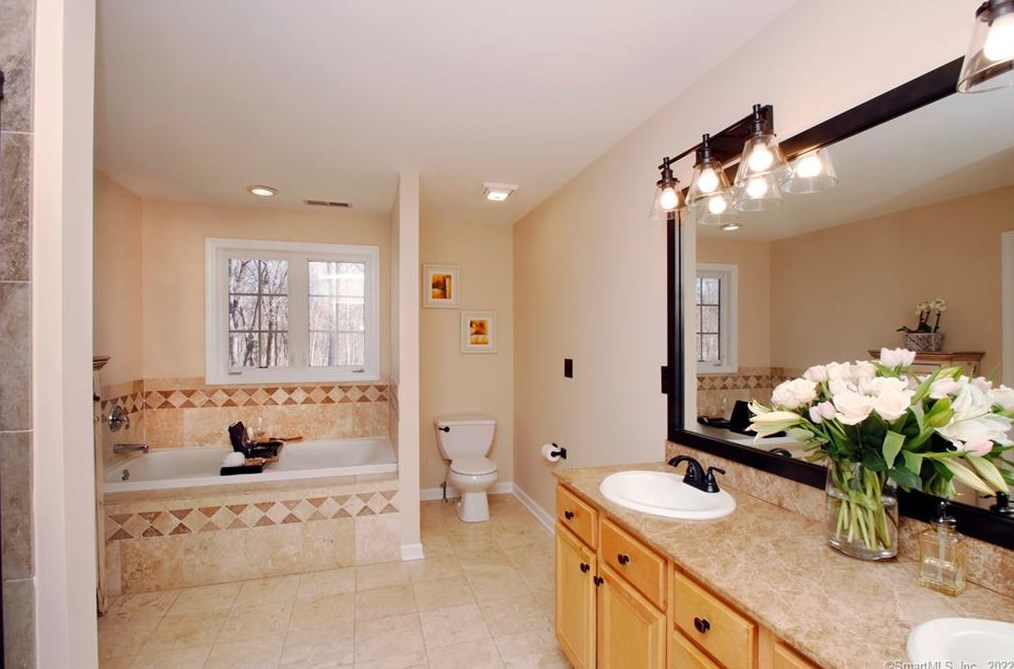 73 Frd Rd, New Haven CT 06525-1721 exterior