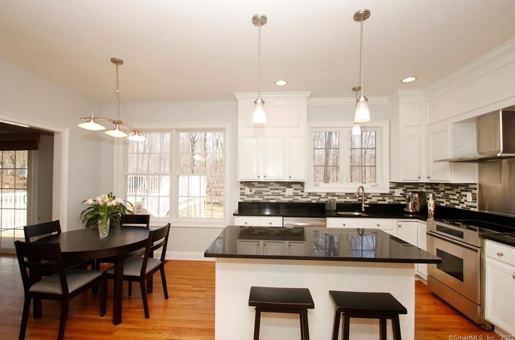 73 Frd Rd, New Haven CT 06525-1721 exterior