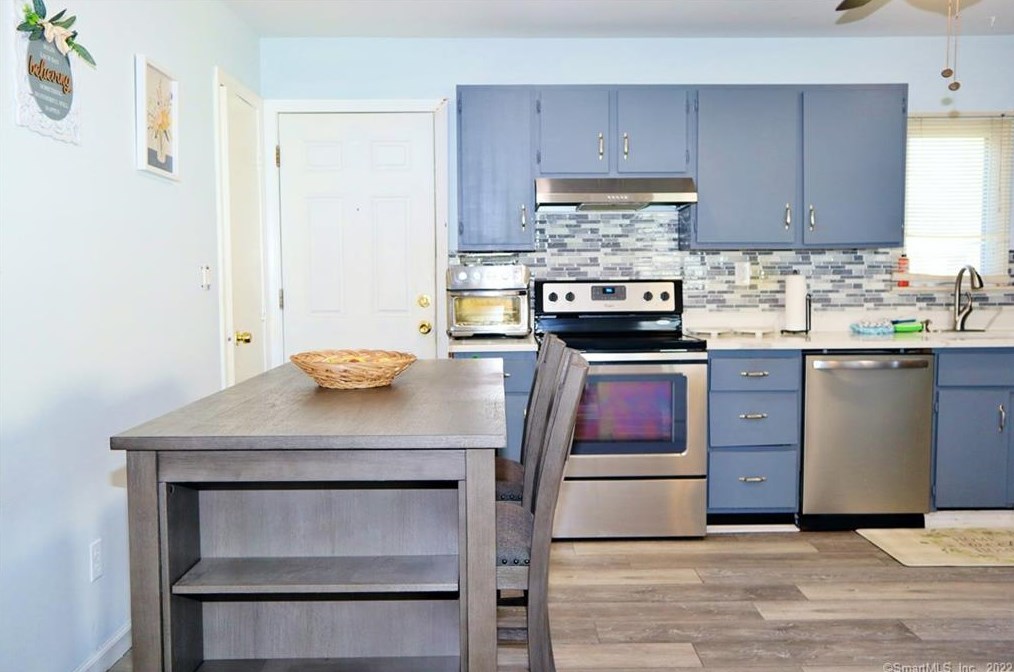 60 Bates St, Stratford CT  06615-7453 exterior