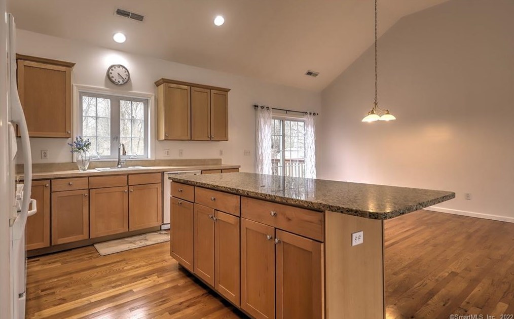 10 St, New Haven CT 06525-2129 exterior