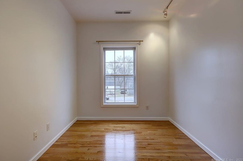 10 St, New Haven CT 06525-2129 exterior