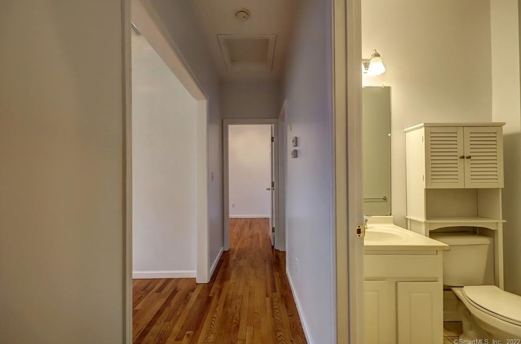 10 St, New Haven CT 06525-2129 exterior