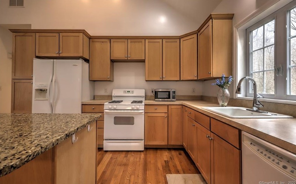 10 St, New Haven CT 06525-2129 exterior