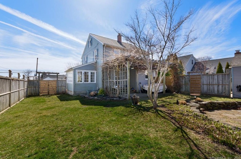 456 Prospect Dr, Stratford CT 06615-7938 exterior