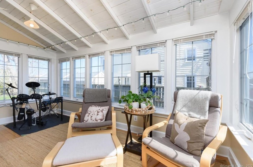 456 Prospect Dr, Stratford CT 06615-7938 exterior