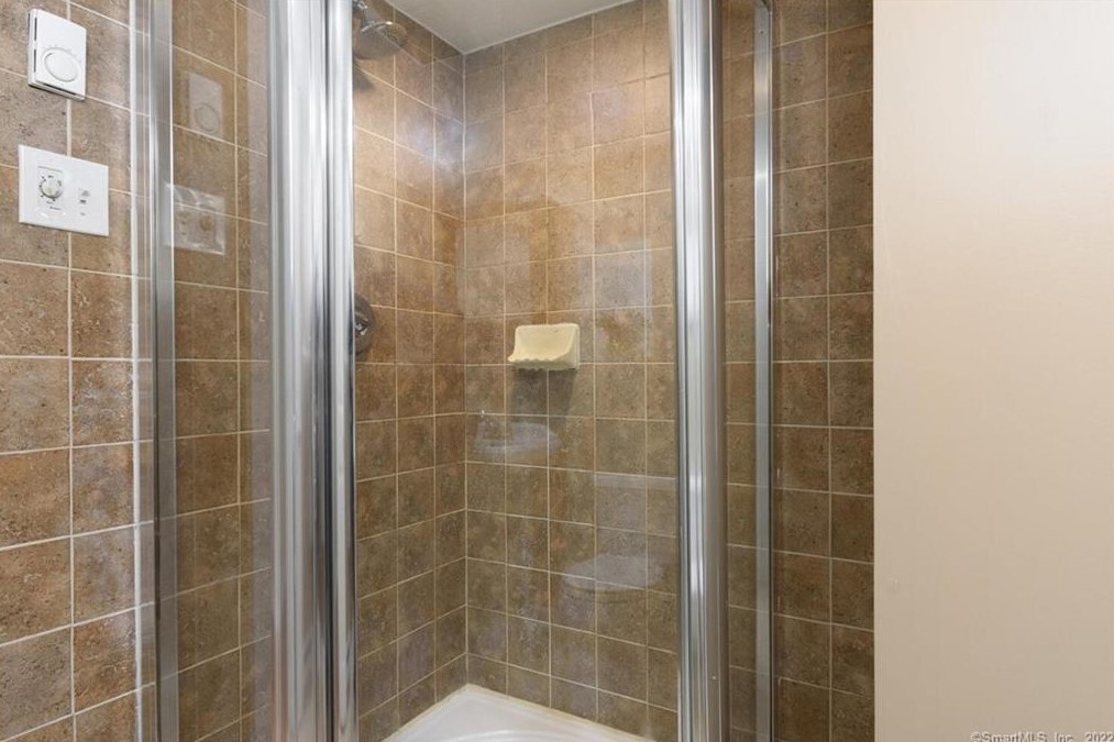 456 Prospect Dr, Stratford CT 06615-7938 exterior