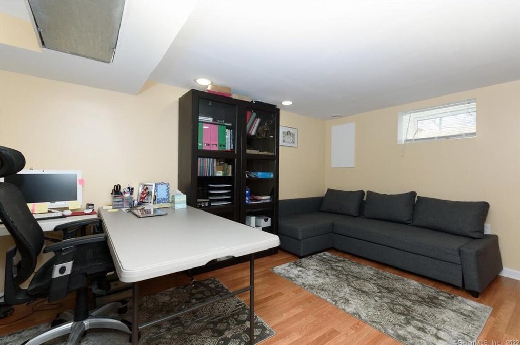 456 Prospect Dr, Stratford CT 06615-7938 exterior