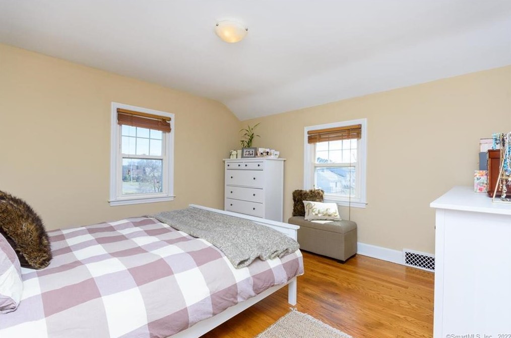 456 Prospect Dr, Stratford CT 06615-7938 exterior