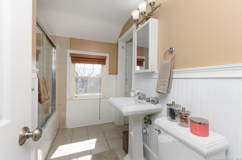 456 Prospect Dr, Stratford CT 06615-7938 exterior