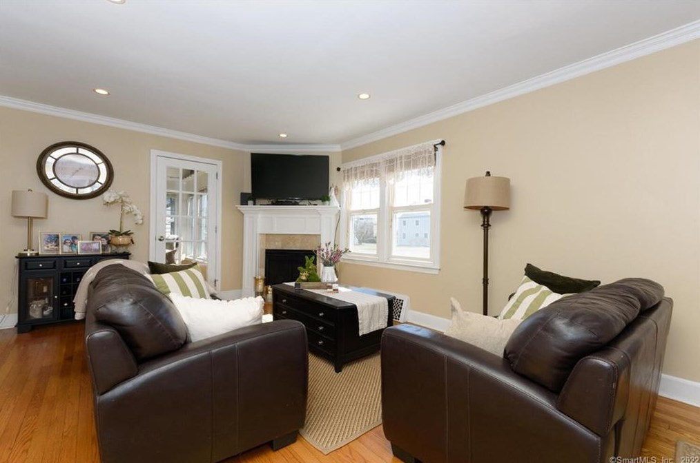 456 Prospect Dr, Stratford CT 06615-7938 exterior