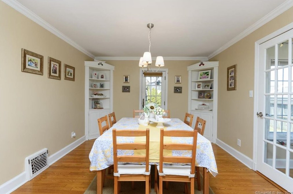 456 Prospect Dr, Stratford CT 06615-7938 exterior