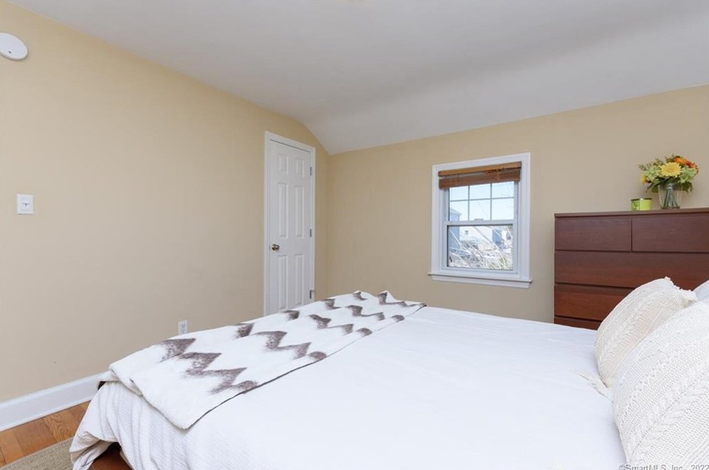 456 Prospect Dr, Stratford CT 06615-7938 exterior