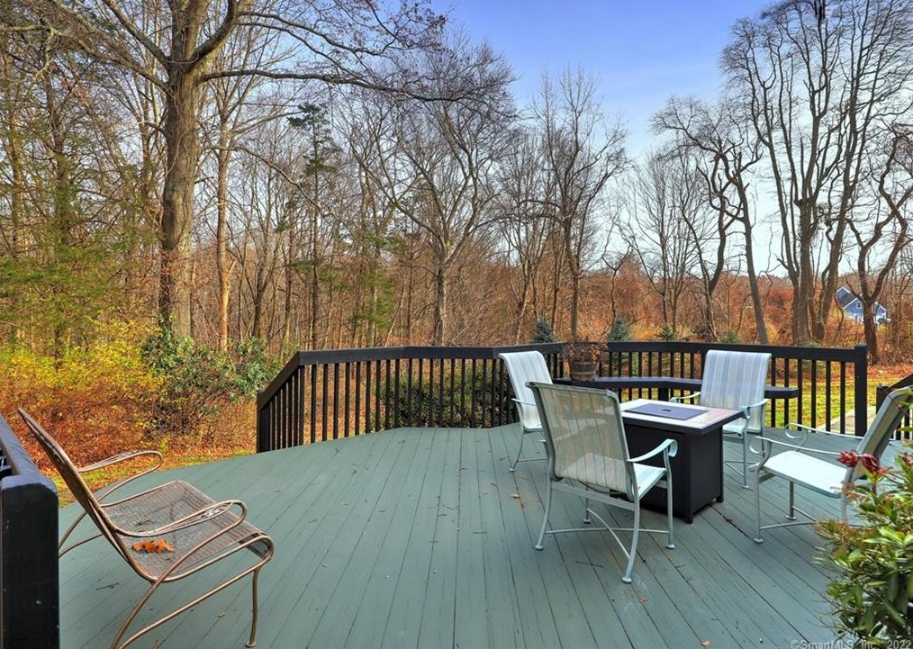 121 Frd Rd, New Haven CT 06525-1733 exterior