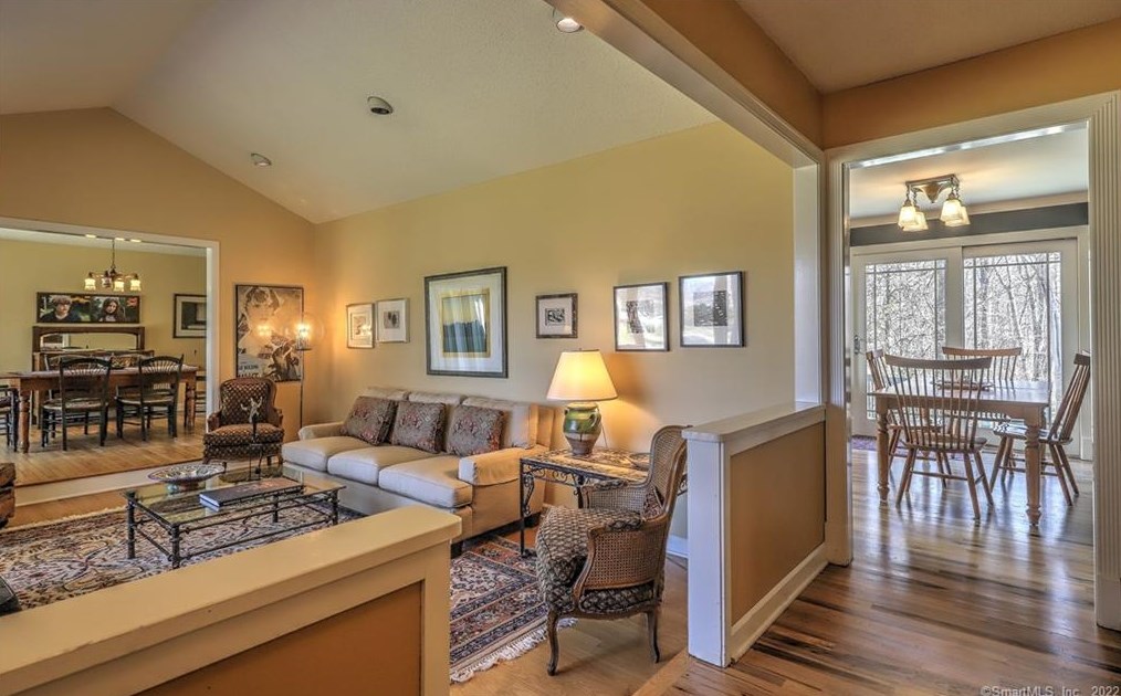 121 Frd Rd, New Haven CT 06525-1733 exterior