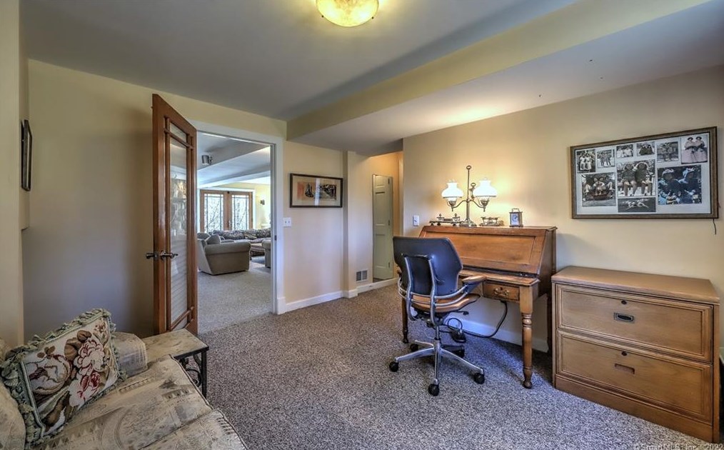 121 Frd Rd, New Haven CT 06525-1733 exterior