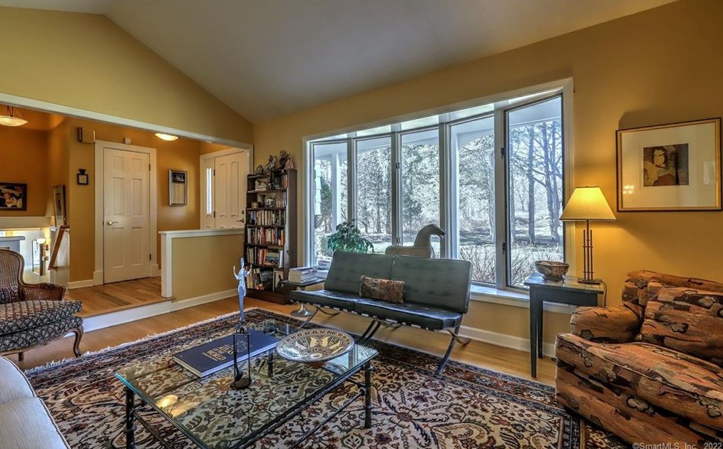 121 Frd Rd, New Haven CT 06525-1733 exterior