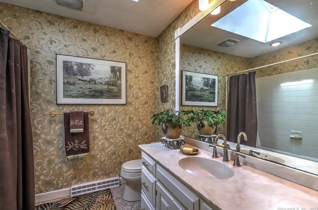 121 Frd Rd, New Haven CT 06525-1733 exterior