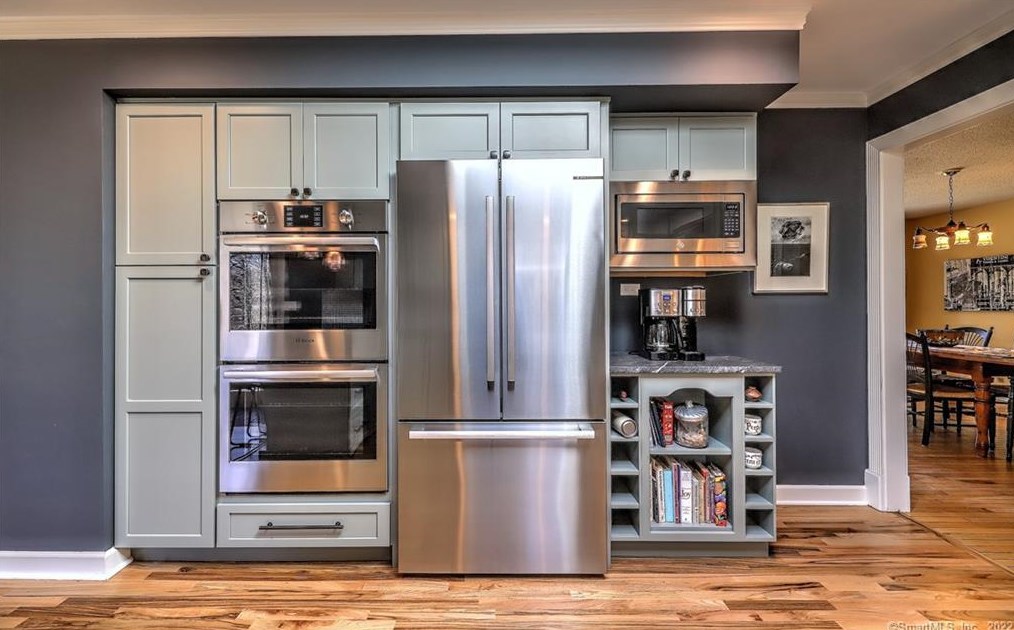 121 Frd Rd, New Haven CT 06525-1733 exterior