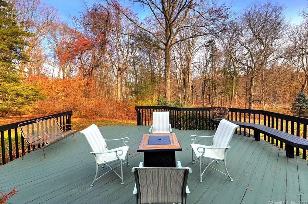 121 Frd Rd, New Haven CT 06525-1733 exterior