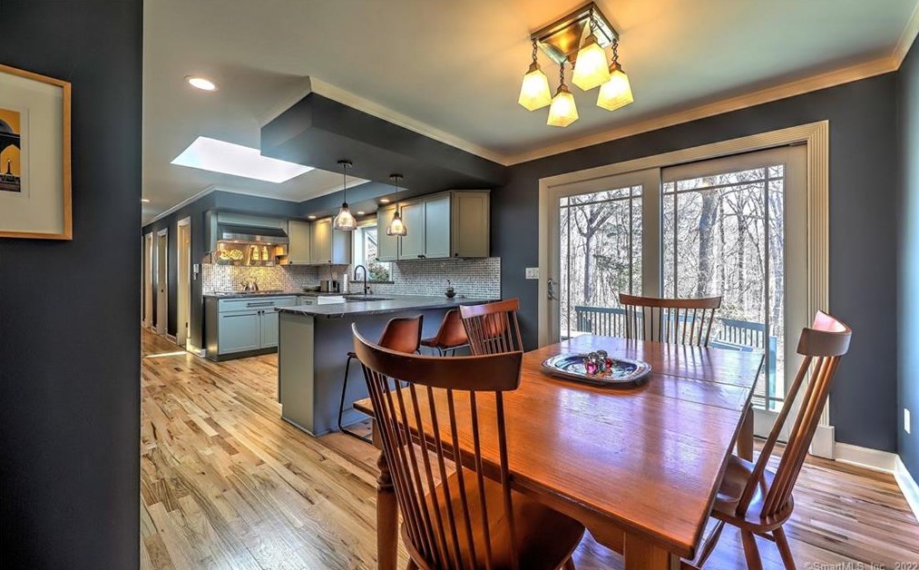 121 Frd Rd, New Haven CT 06525-1733 exterior