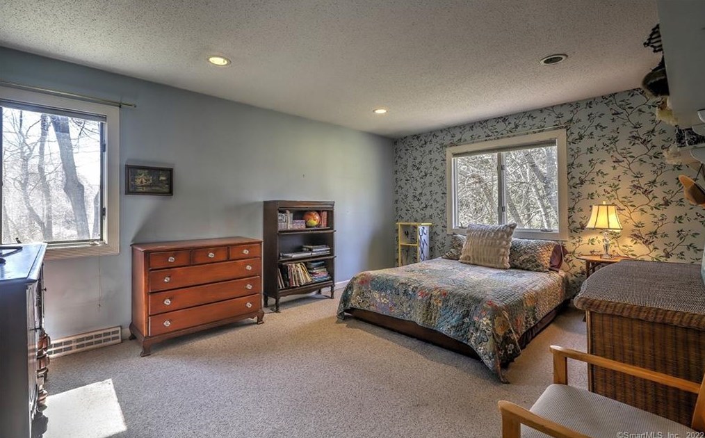 121 Frd Rd, New Haven CT 06525-1733 exterior