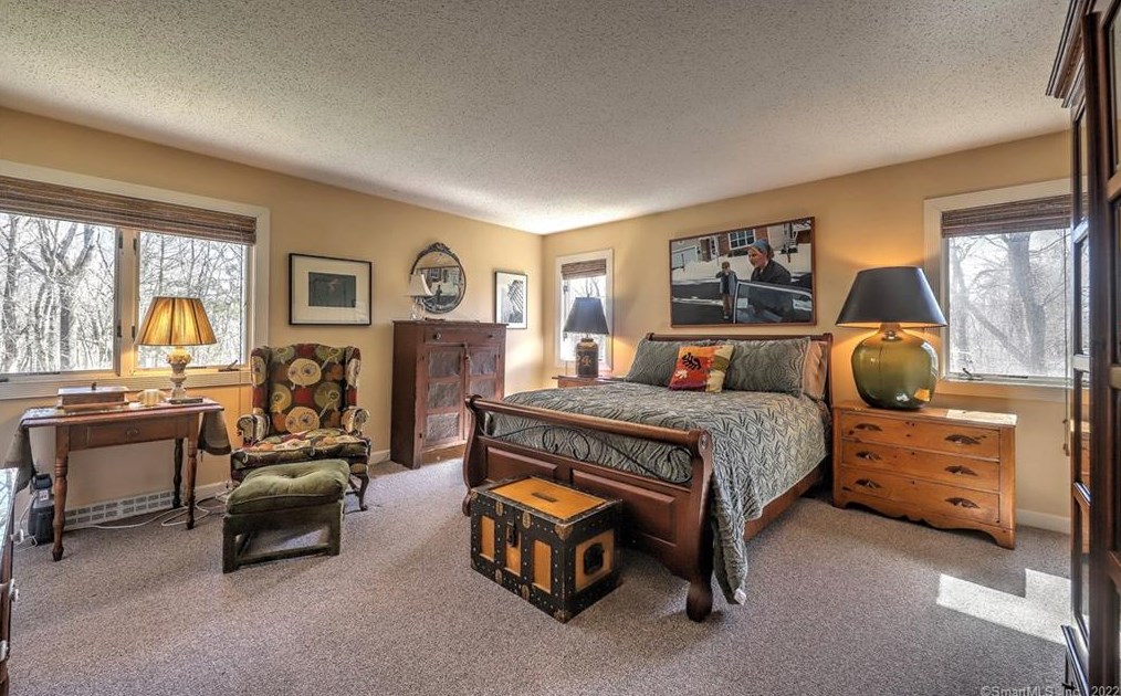 121 Frd Rd, New Haven CT 06525-1733 exterior