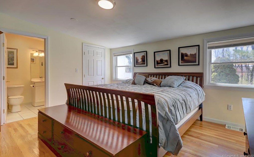 33 Newton St, New Haven CT 06512-1438 exterior