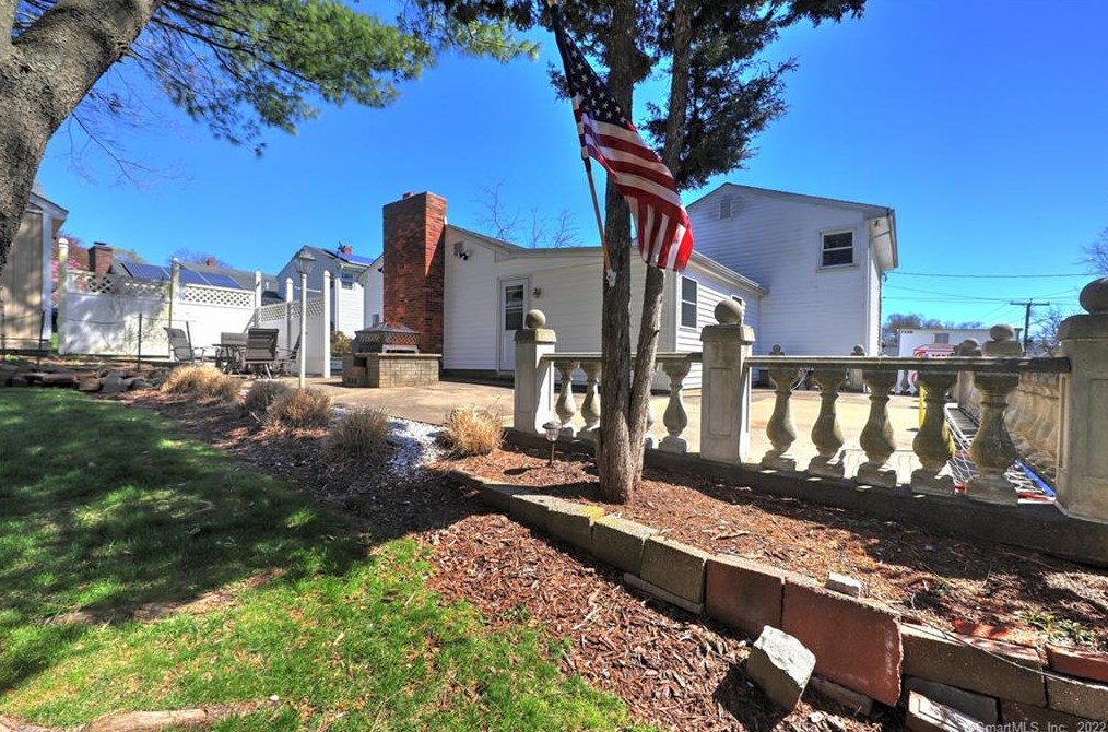 33 Newton St, New Haven CT 06512-1438 exterior