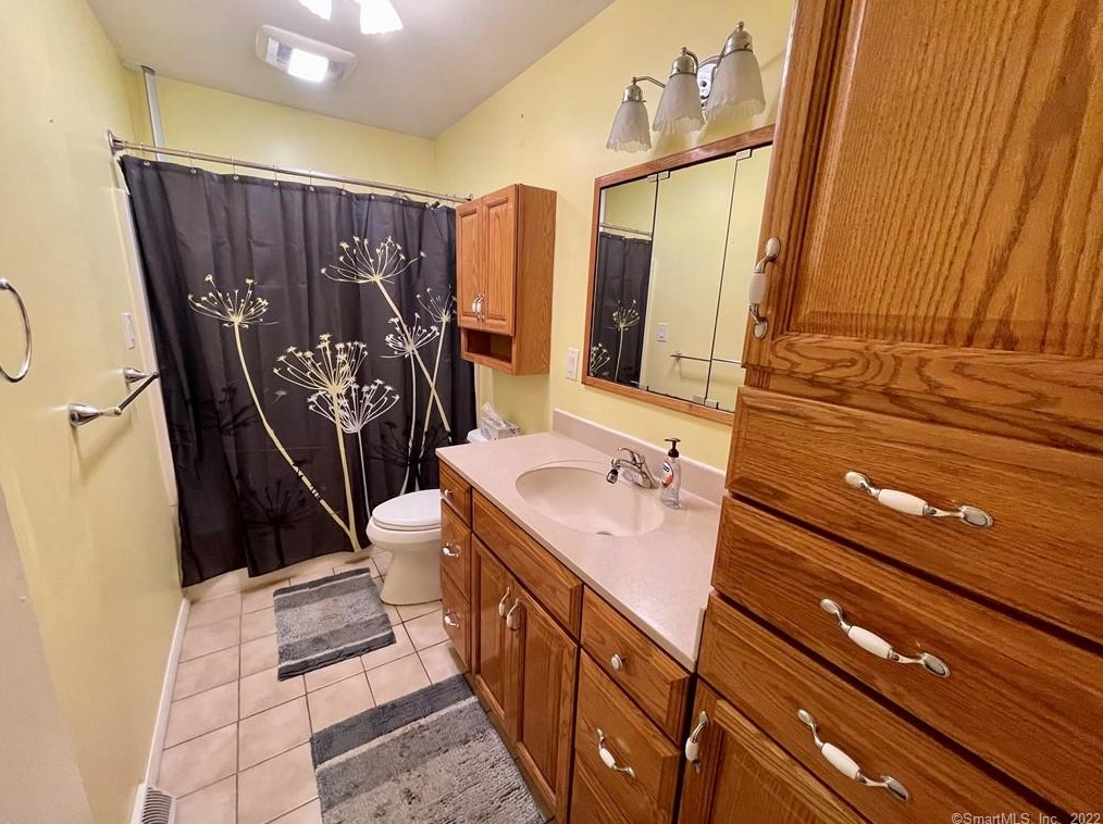 6 Brighton St, Danbury, CT 06811