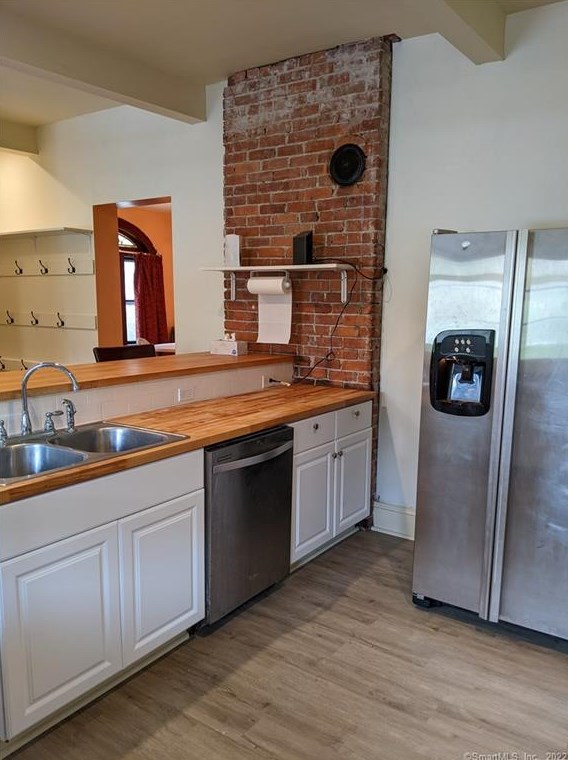 246 Collins St, Hartford CT 06105-1556 exterior