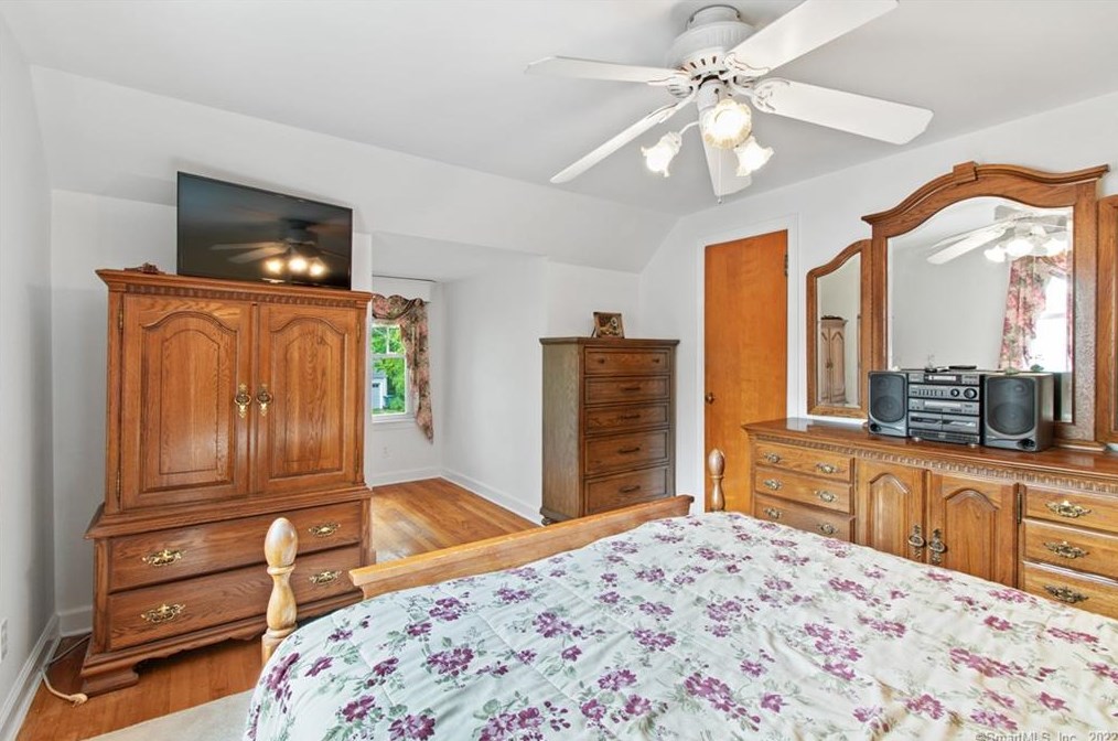 57 Lakeview Ave, New Haven CT 06516-1027 exterior