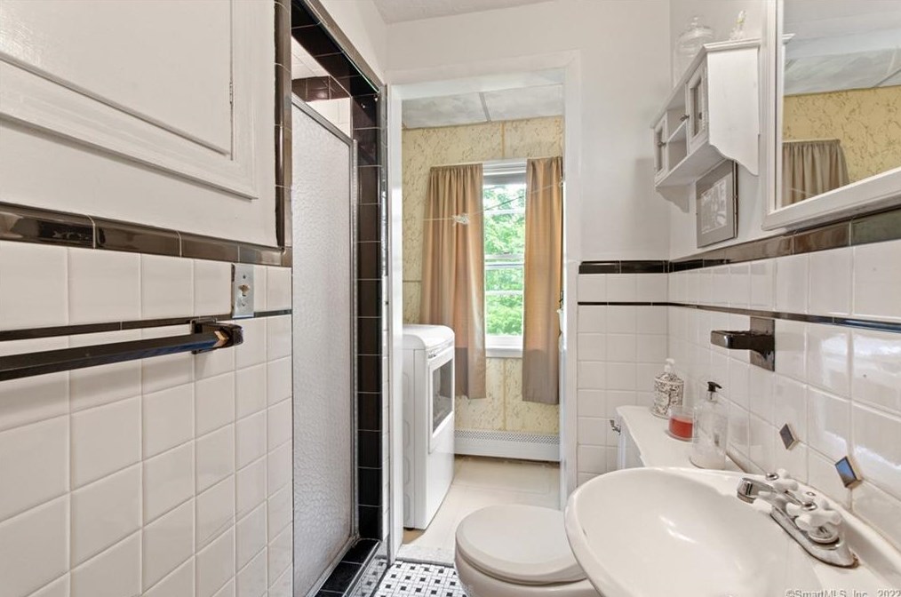 57 Lakeview Ave, New Haven CT 06516-1027 exterior