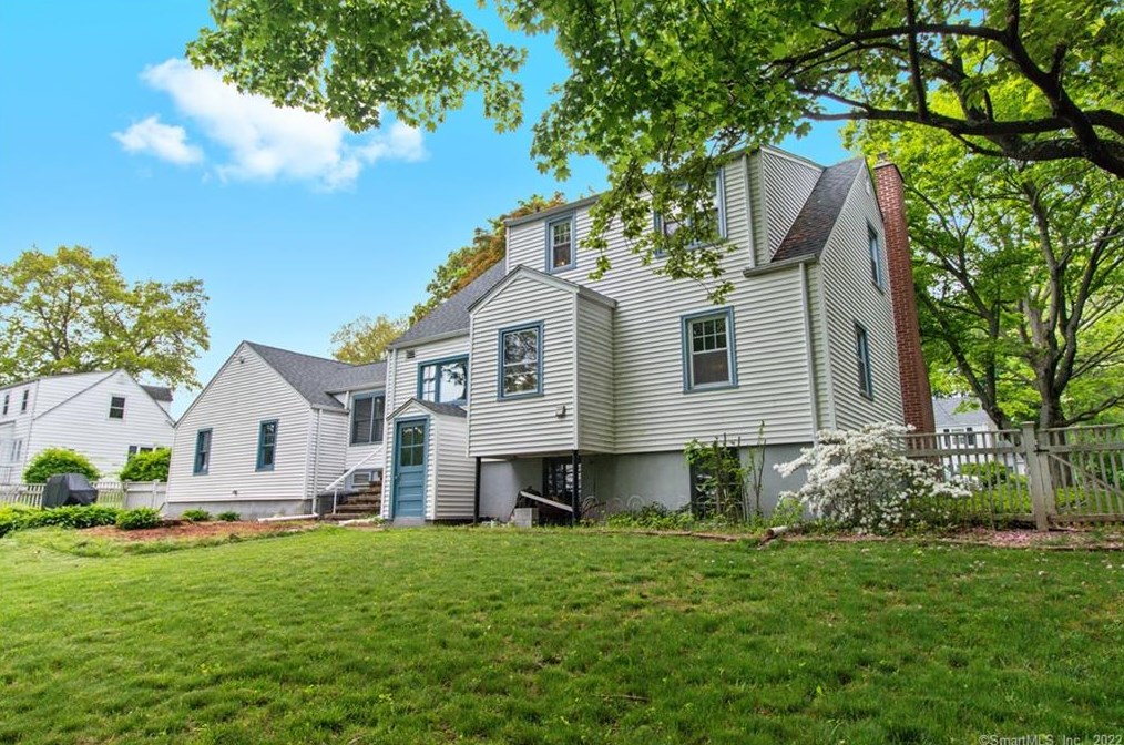 57 Lakeview Ave, New Haven CT 06516-1027 exterior