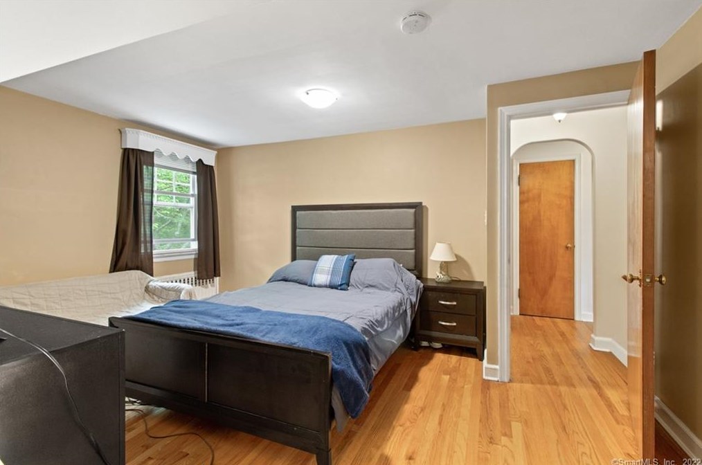 57 Lakeview Ave, New Haven CT 06516-1027 exterior