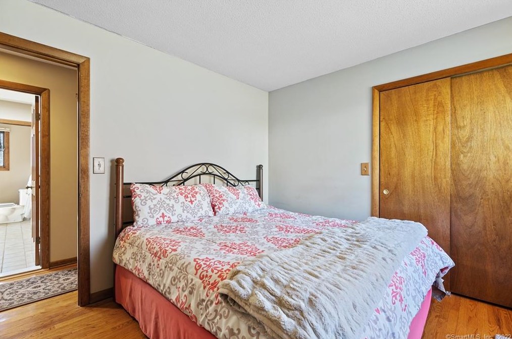 129 Peck Hl Rd, New Haven CT 06525-1009 exterior